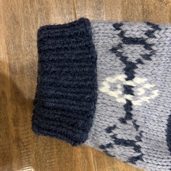 Hand-knit women's blue & white chunky knit sweater (M?) - Picture 3 of 6